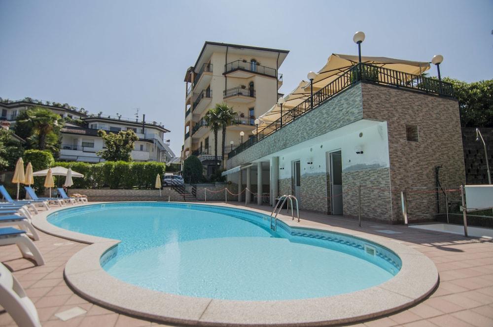 Hotel Flora Stresa Ngoại thất bức ảnh