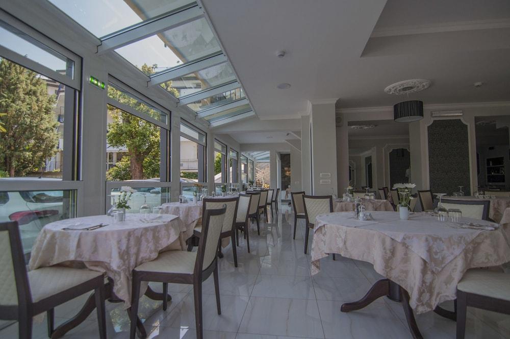 Hotel Flora Stresa Ngoại thất bức ảnh