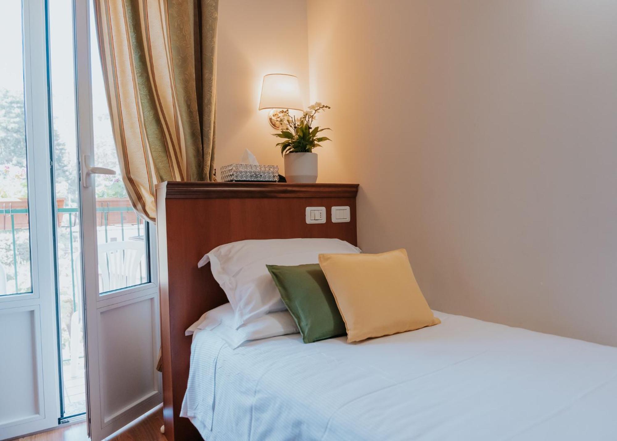 Hotel Flora Stresa Ngoại thất bức ảnh