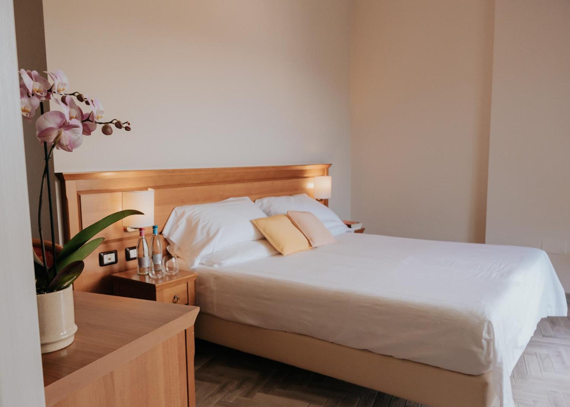 Hotel Flora Stresa Ngoại thất bức ảnh
