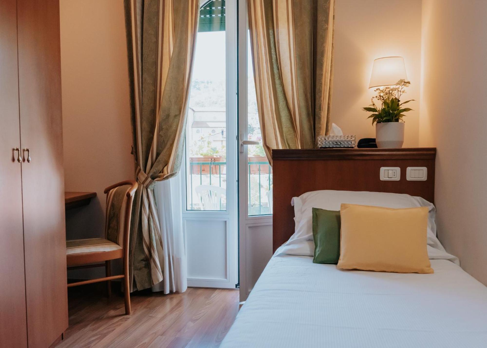 Hotel Flora Stresa Ngoại thất bức ảnh
