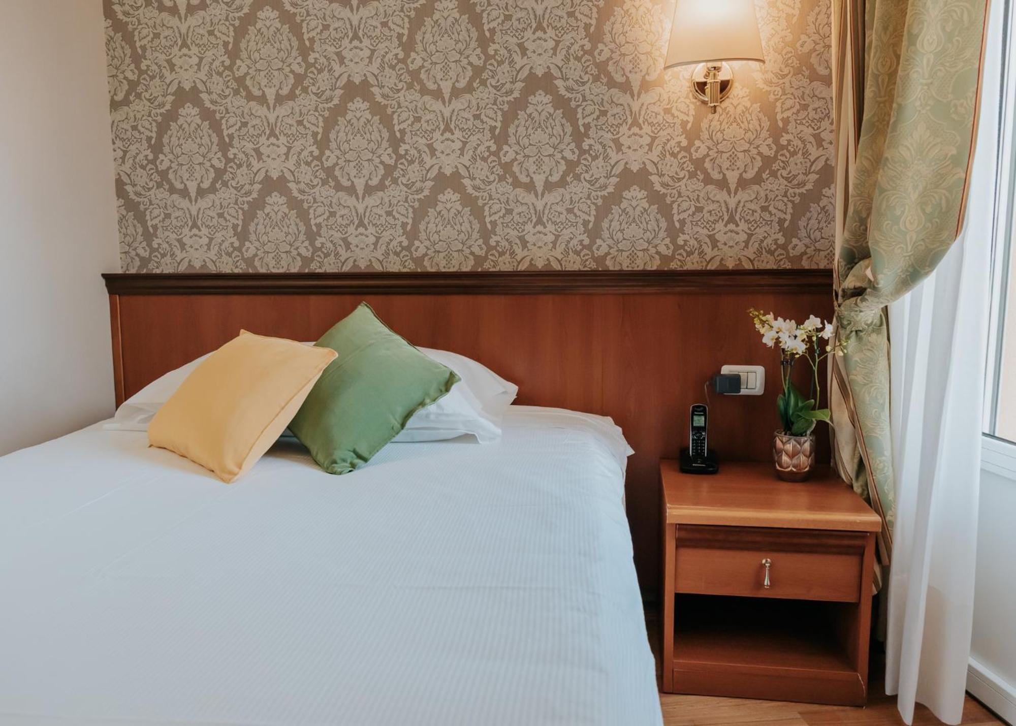 Hotel Flora Stresa Ngoại thất bức ảnh