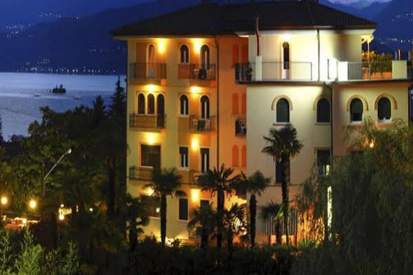 Hotel Flora Stresa Ngoại thất bức ảnh